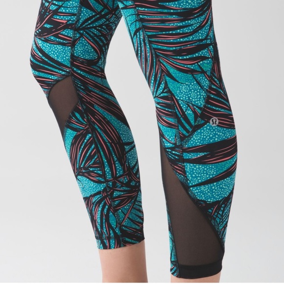 Lululemon Inspire Tight II
Palm Lace Tofino Teal Multi Size 10 - Picture 11 of 14